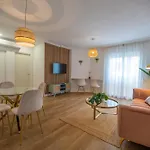 Prensa & Courtyard By Ele アパート *